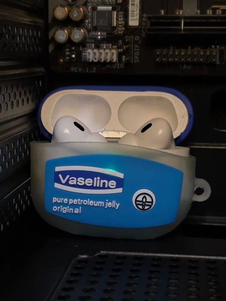 White Novelty 3D AirPods Case