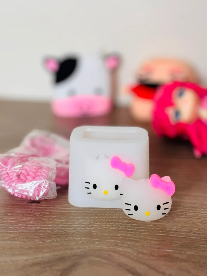 Hello Kitty Charm Charger Cover